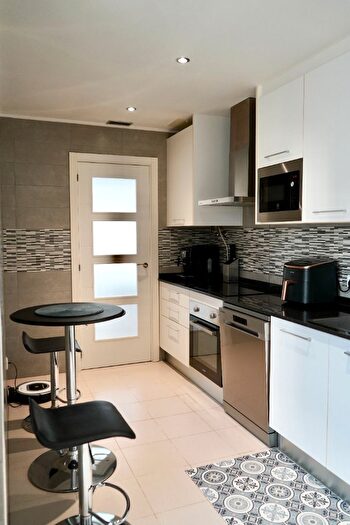 Casas en venta y pisos alquiler - 3