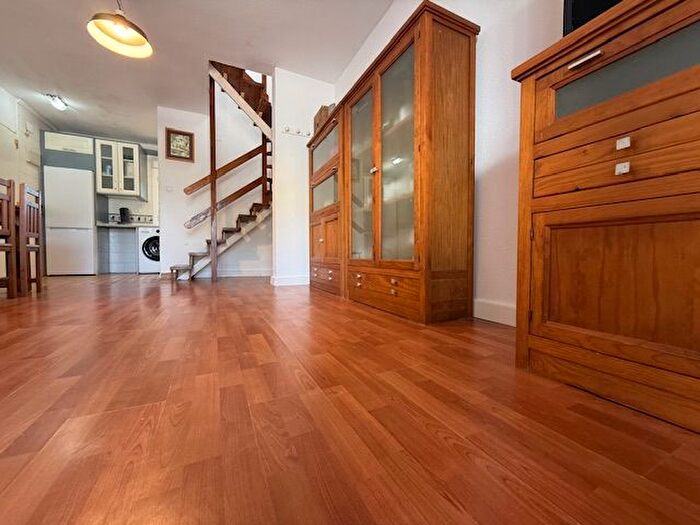 Casas en venta y pisos alquiler - 2