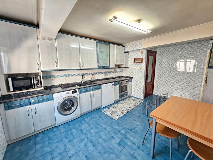 Casas en venta y pisos alquiler - 1