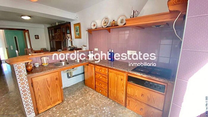 Casas en venta y pisos alquiler - 3