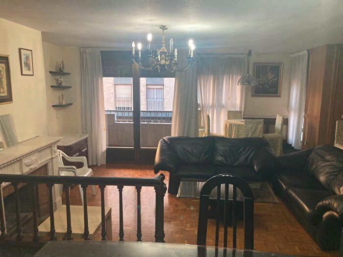 Casas en venta y pisos alquiler - 1