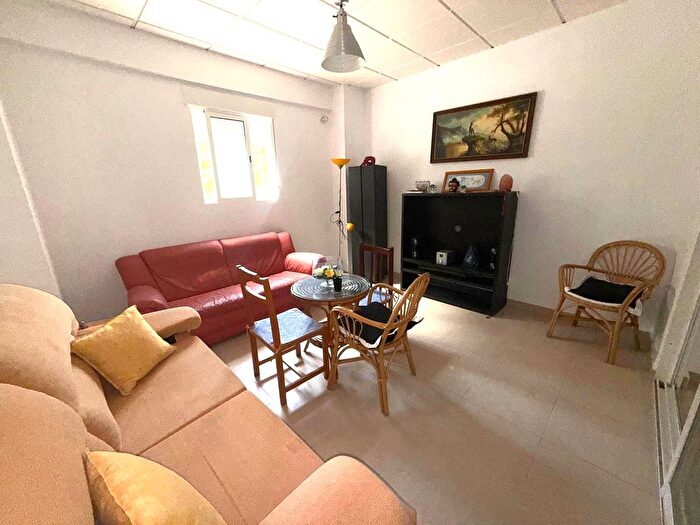 Casas en venta y pisos alquiler - 2