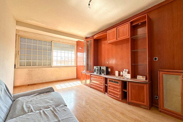 Casas en venta y pisos alquiler - 1