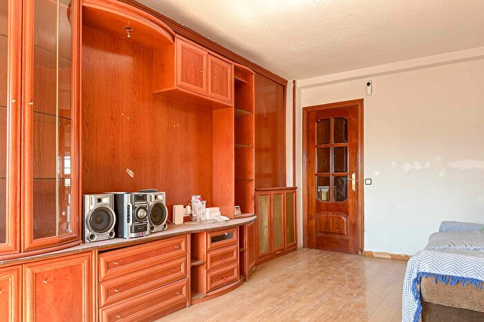Casas en venta y pisos alquiler - 3