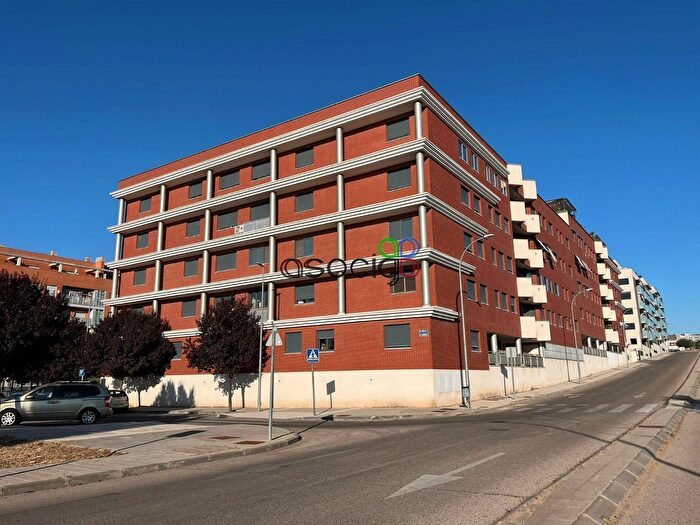 Casas en venta y pisos alquiler - 1