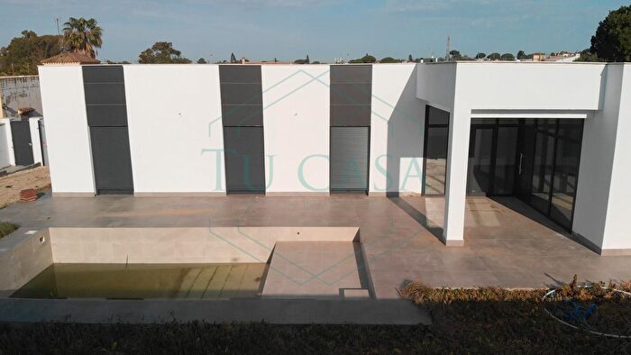 Casa en venta en La Banda Campo de Fútbol, Chiclana de la Frontera de 3 habitaciones