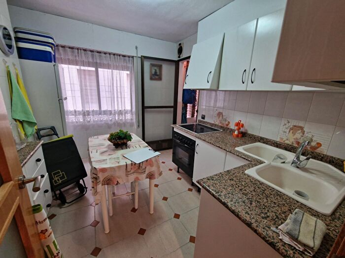 Casas en venta y pisos alquiler - 3