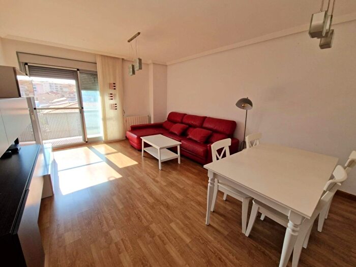 Casas en venta y pisos alquiler - 3