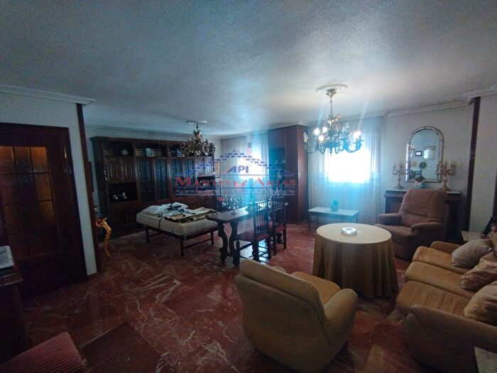 Casas en venta y pisos alquiler - 3
