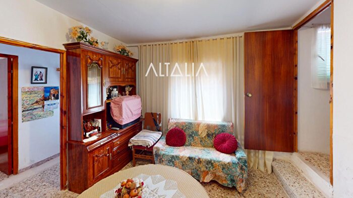 Casas en venta y pisos alquiler - 3