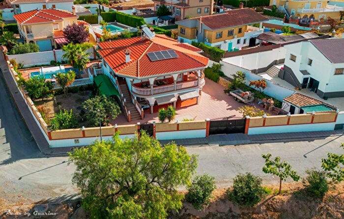 Casa en venta en Padul, Granada de 6 habitaciones