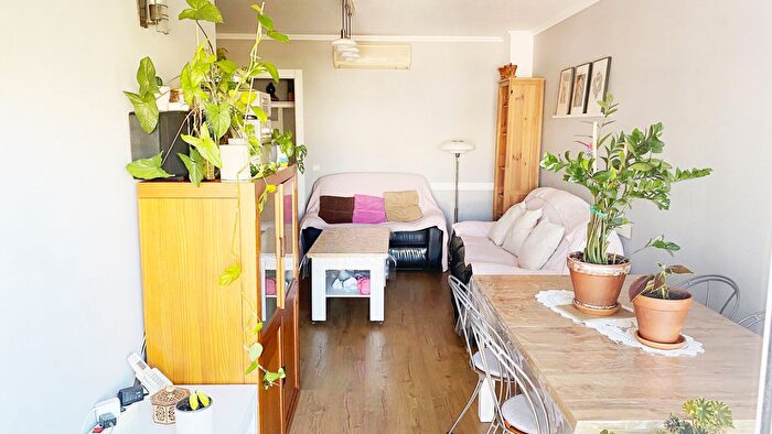 Casas en venta y pisos alquiler - 1