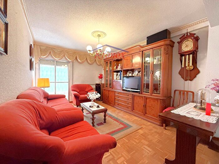Casas en venta y pisos alquiler - 1