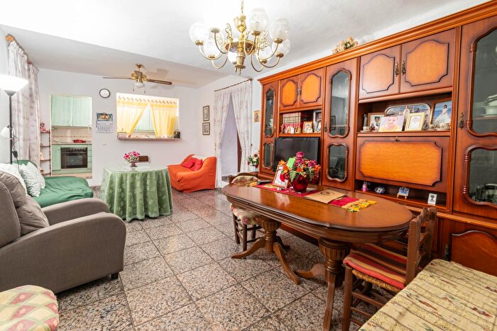 Casas en venta y pisos alquiler - 3
