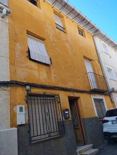 Casas en venta y pisos alquiler - 1