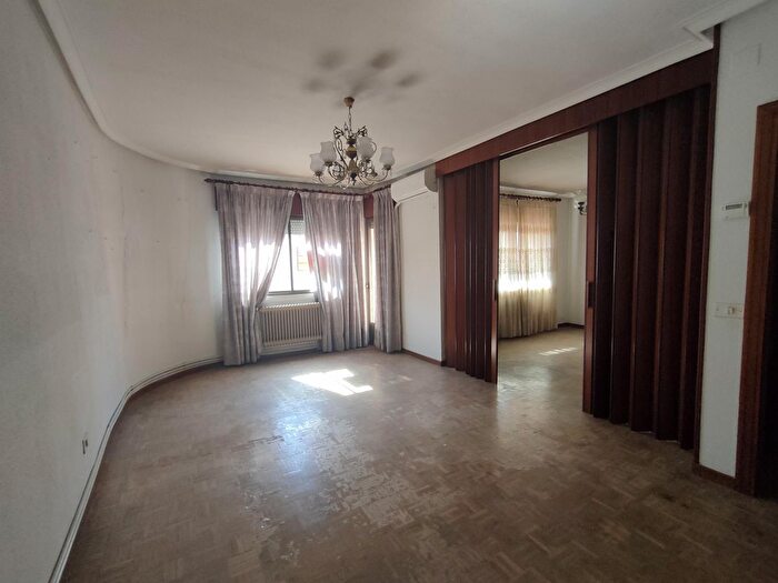 Casas en venta y pisos alquiler - 3