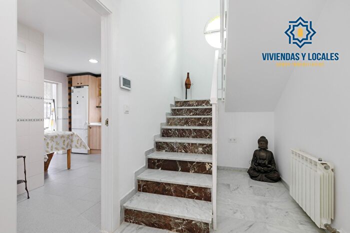 Casas en venta y pisos alquiler - 3