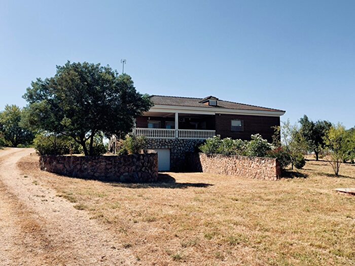 Casa en venta en Carretera de Sevilla Los Montitos, Badajoz Capital de 5 habitaciones