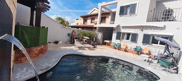 Casas en venta y pisos alquiler - 1