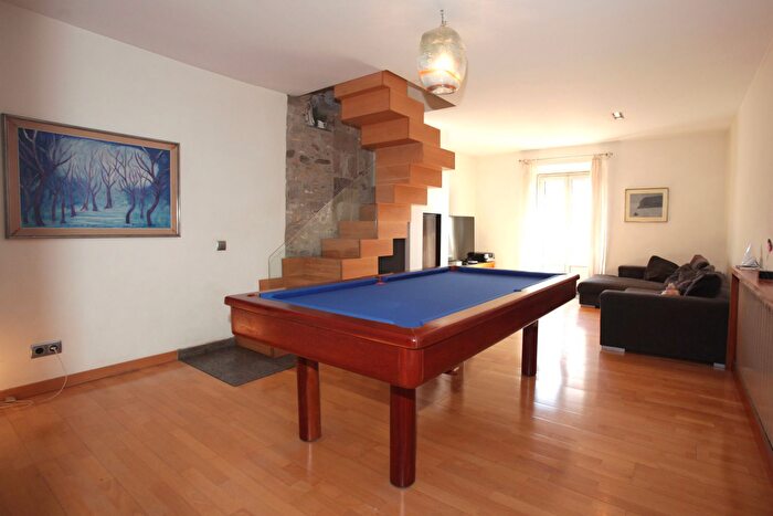 Casas en venta y pisos alquiler - 1