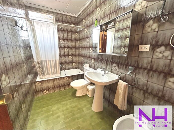 Casas en venta y pisos alquiler - 3