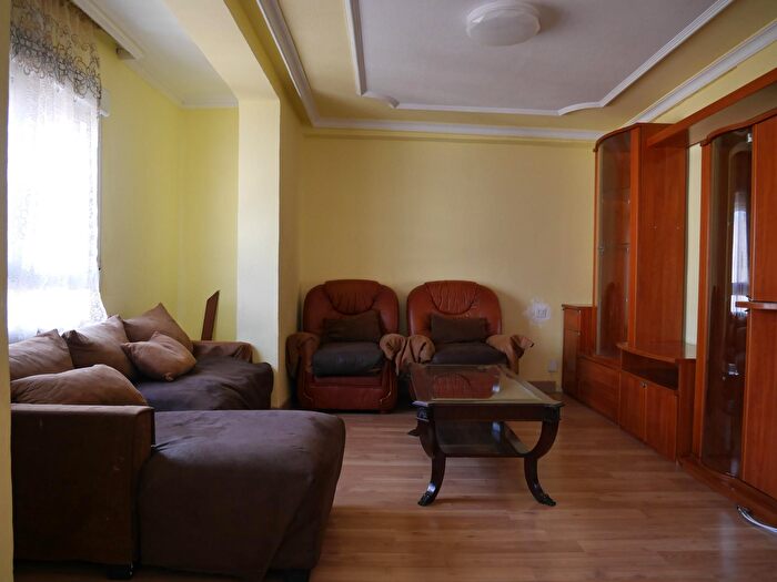 Casas en venta y pisos alquiler - 3