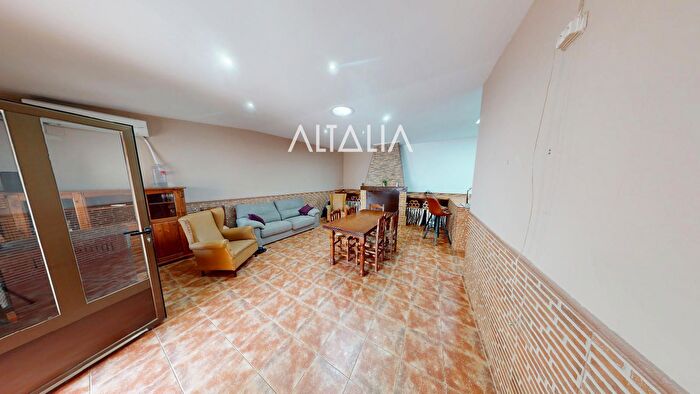 Casas en venta y pisos alquiler - 2
