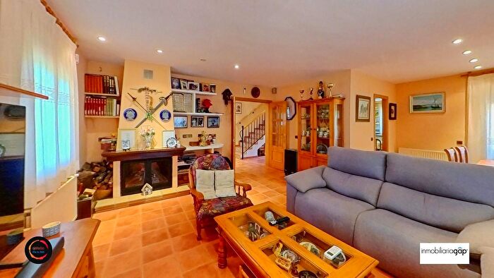 Casas en venta y pisos alquiler - 3
