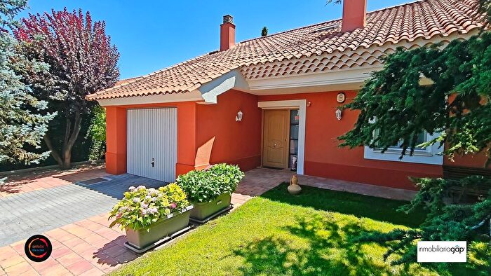Casas en venta y pisos alquiler - 1