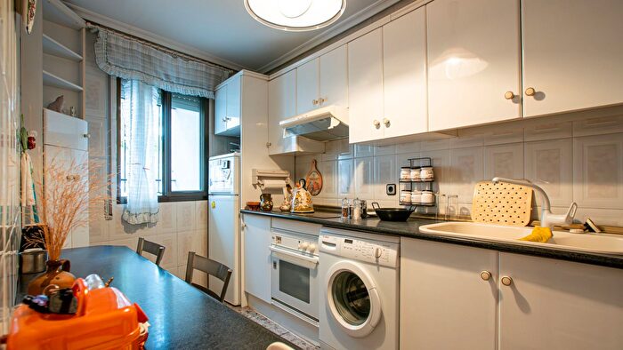 Casas en venta y pisos alquiler - 3