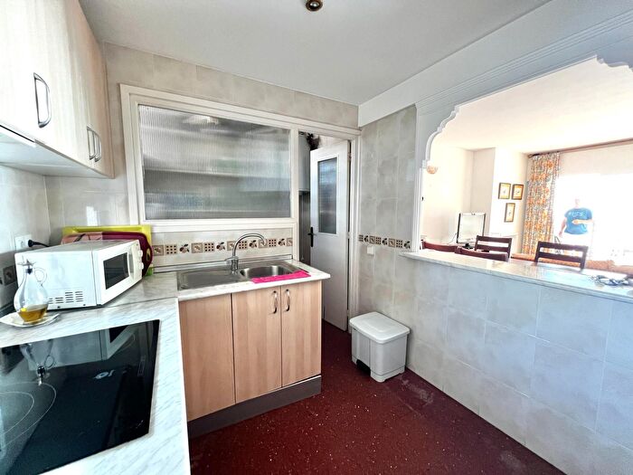 Casas en venta y pisos alquiler - 2