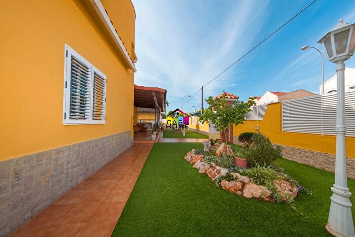 Casas en venta y pisos alquiler - 3