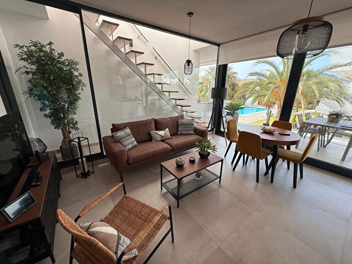 Casas en venta y pisos alquiler - 1