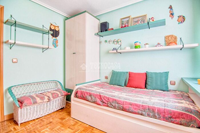 Casas en venta y pisos alquiler - 3