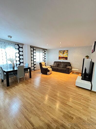 Casas en venta y pisos alquiler - 1