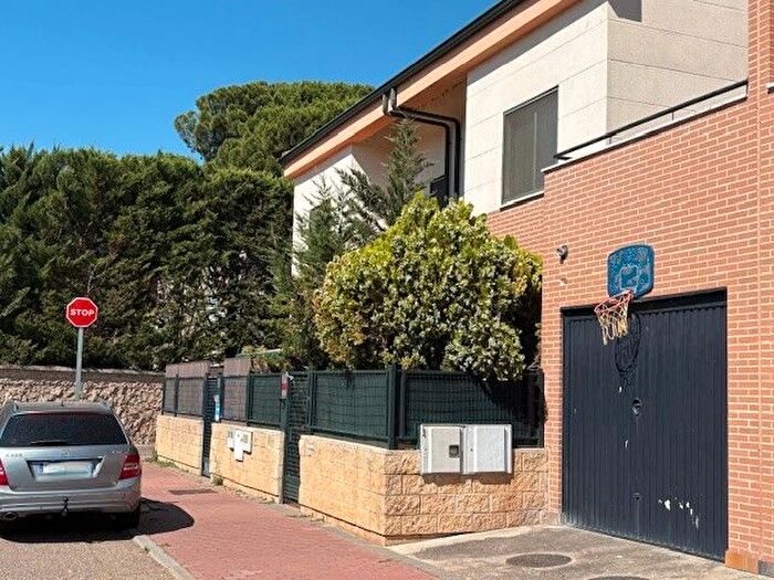 Casa en venta en Simancas, Valladolid de 5 habitaciones