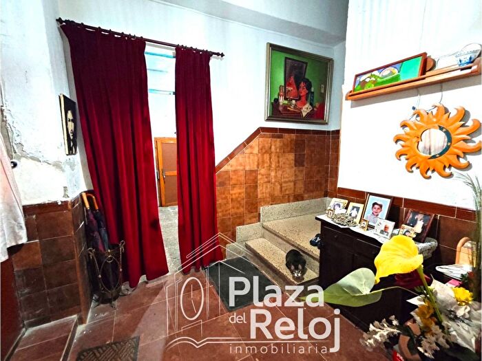 Casas en venta y pisos alquiler - 3