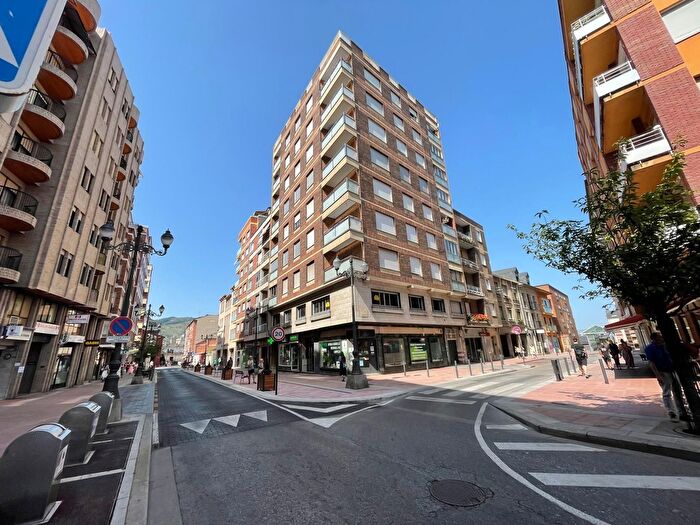 Casas en venta y pisos alquiler - 1