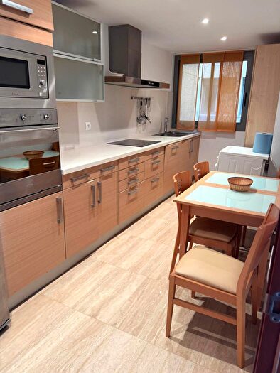 Casas en venta y pisos alquiler - 3