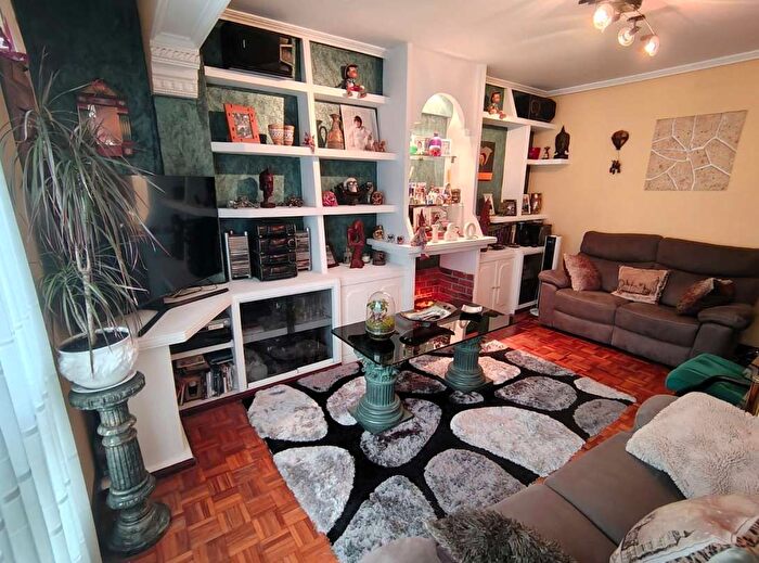 Casas en venta y pisos alquiler - 1