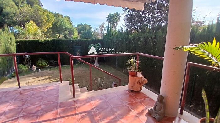Casa en venta en Almajada Ravel, Mutxamel de 4 habitaciones