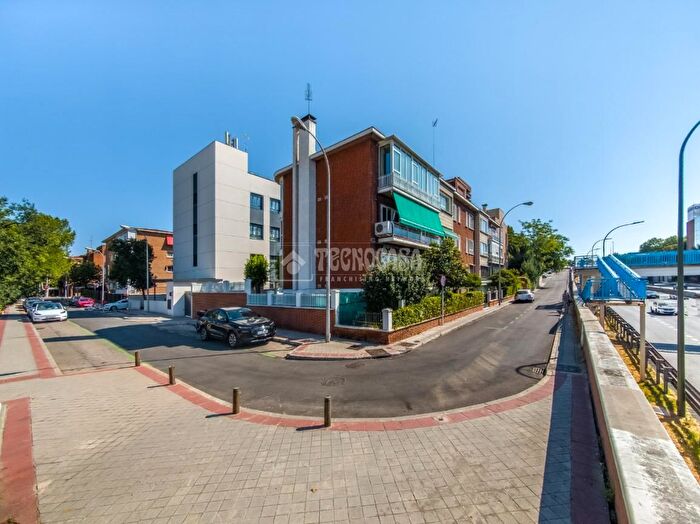 Casas en venta y pisos alquiler - 1