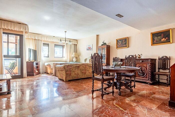 Casas en venta y pisos alquiler - 1