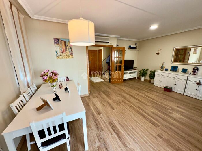 Casas en venta y pisos alquiler - 3