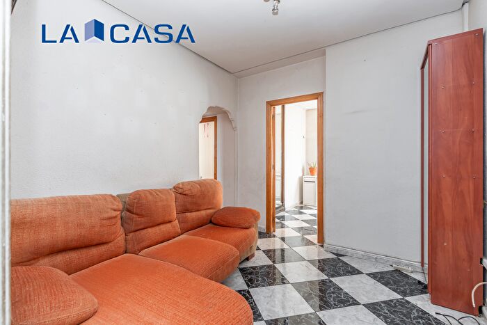 Casas en venta y pisos alquiler - 1