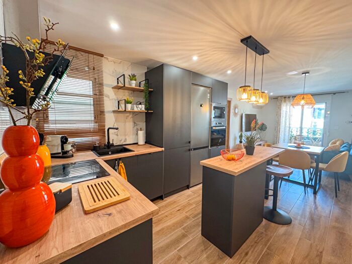 Casas en venta y pisos alquiler - 3