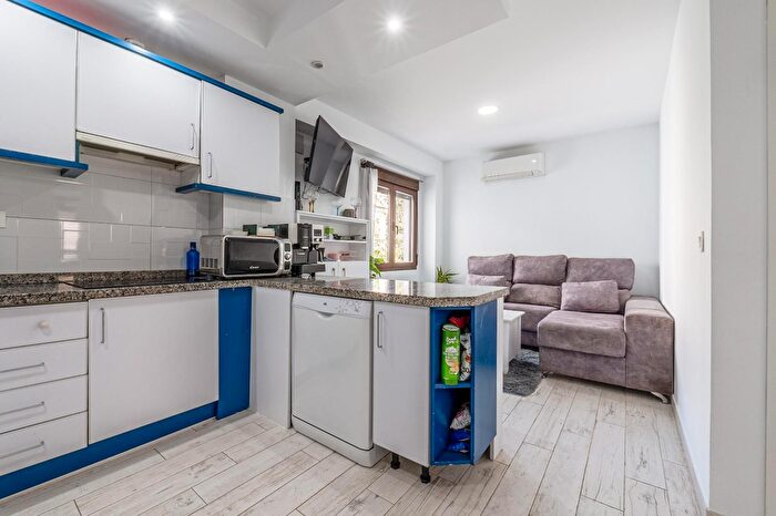 Casas en venta y pisos alquiler - 1
