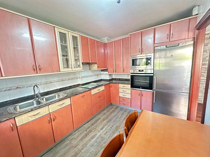 Casas en venta y pisos alquiler - 3