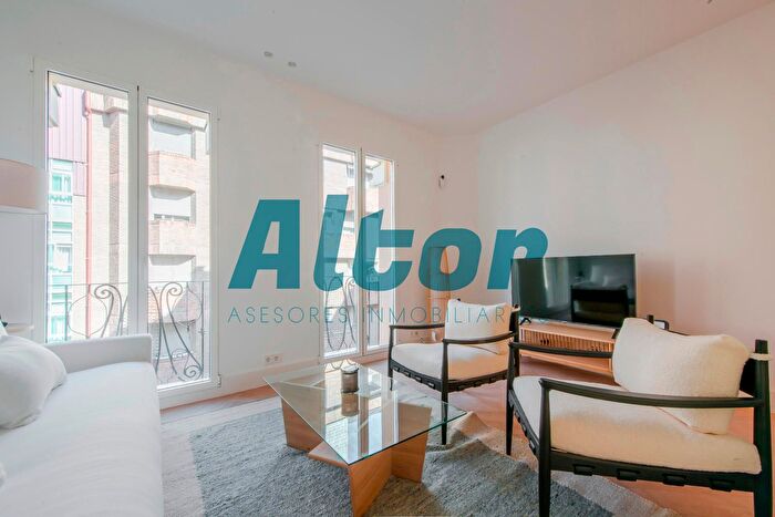 Piso en alquiler en Chamberí, Almagro de 2 habitaciones