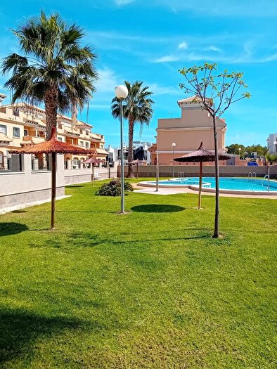 Casa en venta en Orihuela Costa, Los Almendros de 3 habitaciones